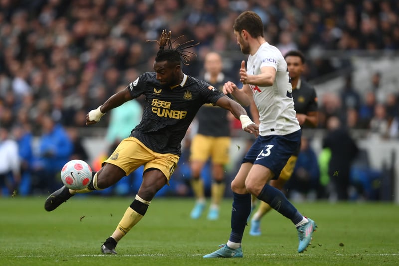 Newcastle United are open to allowing French forward Allan Saint-Maximin to leave the club in the summer, with Wolves reportedly interested in the winger. (90min)