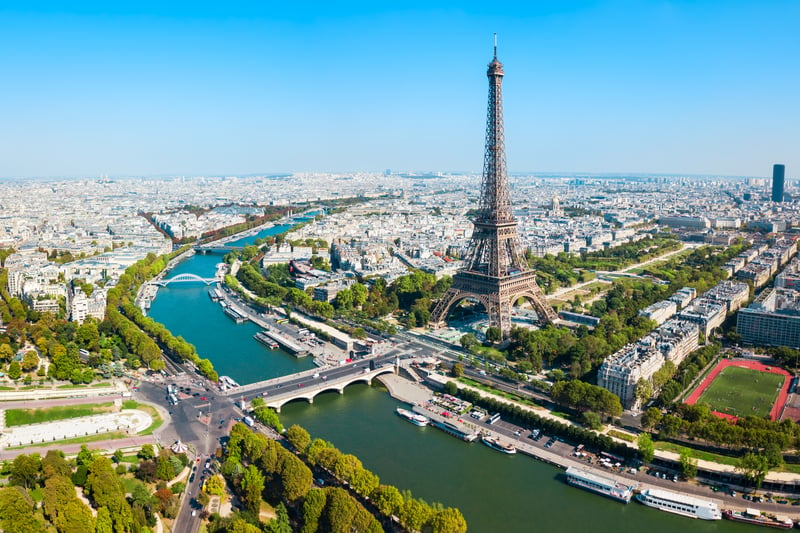 Flights: 
Newcastle > Paris on Friday, April 15 at 7 pm with Vueling
Paris > Newcastle on Monday, April 18 at 1:35 pm with Vueling
= £146