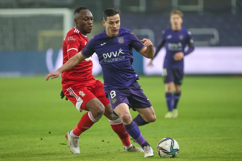 Sheffield United may have suffered a blow in their pursuit of Anderlecht's Josh Cullen, with West Ham actively scouting their former academy star. The likes of Leeds, Crystal Palace and Fulham are also keen. (Football League World)