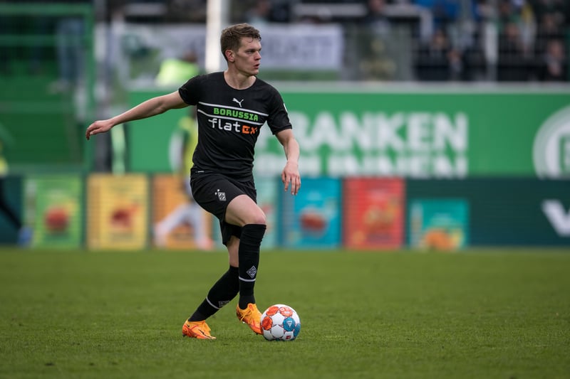Aston Villa have ‘expressed interest’ in Borussia Monchengladbach centre-back Matthias Ginter who is out of contract this summer but could face competition from Tottenham and West Ham (Sky Sports)
