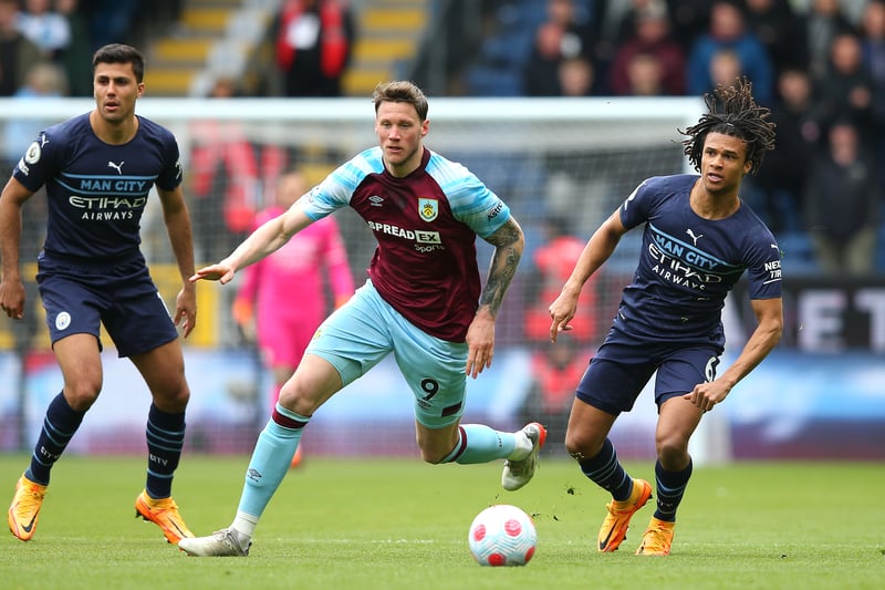 Burnley boss Sean Dyche feels deadline day signing Wout Weghorst needs to be more selfish, as he looks to get the best out of the Netherlands international (Burnley Express)