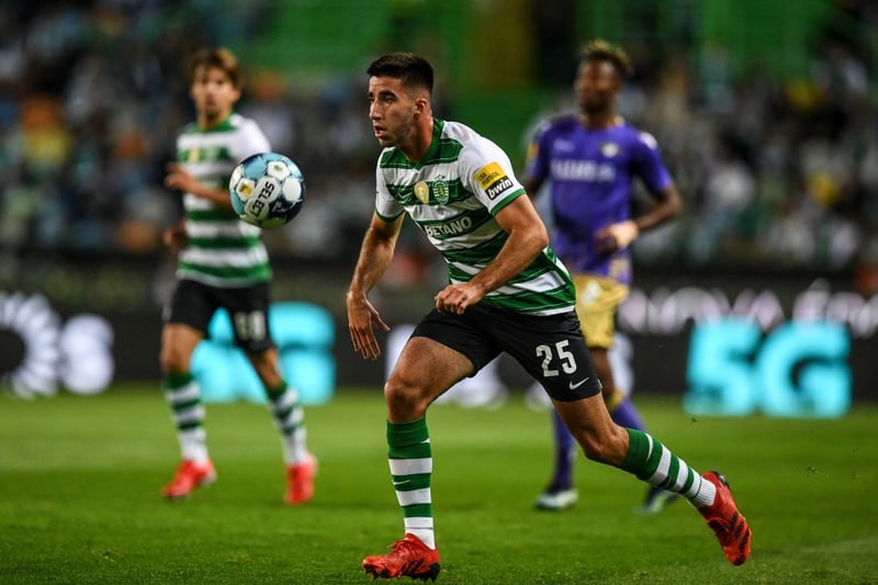 Premier League outfit Newcastle United have not given up on Goncalo Inacio and scouted the Sporting Lisbon defender last weekend. (A Bola)