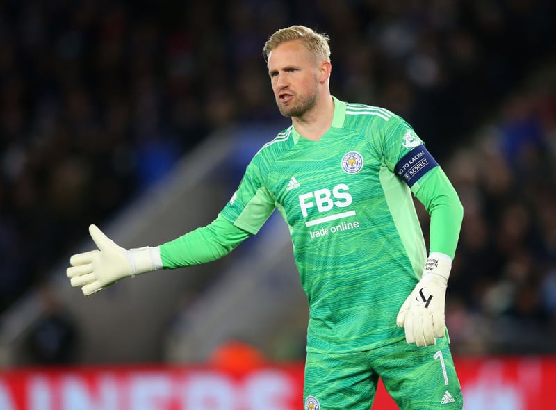 Kasper Schmeichel will hold contract talks with Leicester this summer that may determine whether he finishes his career with the club. (Daily Mail)