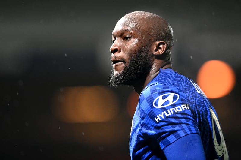 Barcelona will turn to Chelsea’s Romelu Lukaku in their search for a striker with he Belgian believed to be Barca’s ‘plan C’ after moves for Erling Haaland and Robert Lewandowski were thwarted. (Marca)