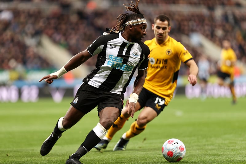 Newcastle United are reportedly willing to listen to offers of £50 million for Allan Saint-Maximin this summer, with Eddie Howe looking to freshen up his squad. Aston Villa are one side thought to be interested in the Frenchman. (Daily Mail)