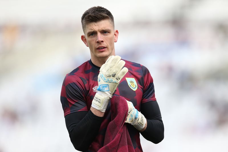 West Ham are monitoring Burnley’s Nick Pope as they finalise their goalkeeping plans for next season. The Hammers also have the option to make Alphonse Areola’s loan move from PSG for £10m. (Daily Mail)