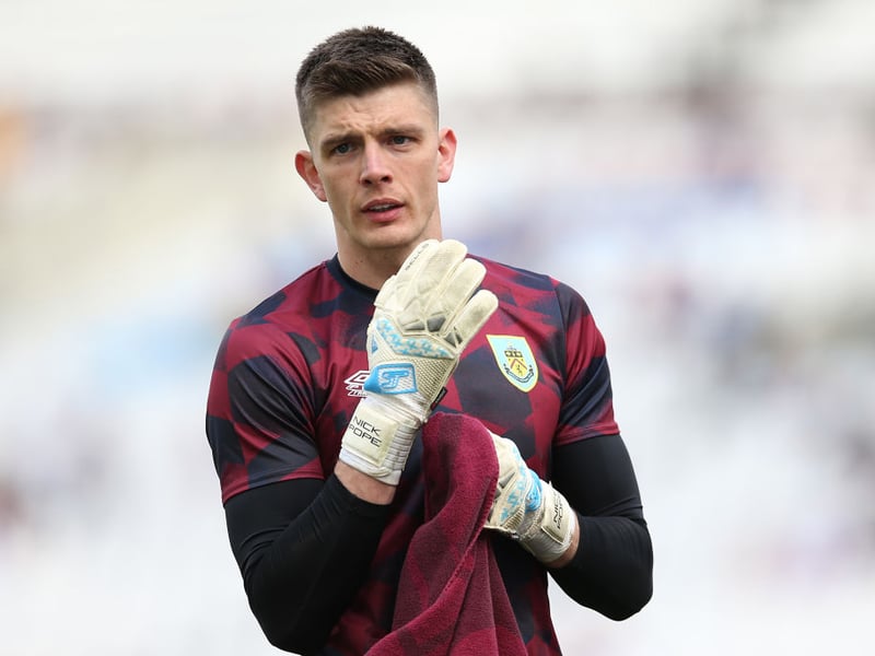 West Ham are monitoring Burnley’s Nick Pope as they finalise their goalkeeping plans for next season. The Hammers also have the option to make Alphonse Areola’s loan move from PSG for £10m. (Daily Mail)