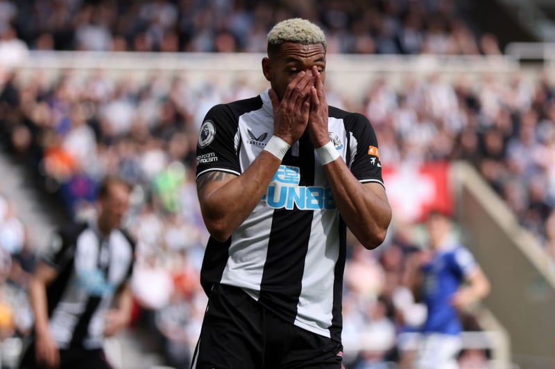 There’s no denying that Joelinton has looked a bit fatigued recently, but Howe will be reluctant to take the Brazilian out the starting XI due to his ability defend and provide support to the attackers. 