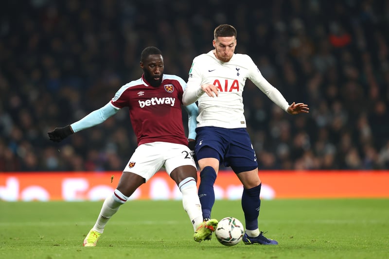 Fulham are weighing up a summer move for West Ham’s Arthur Masuaku (Daily Mail)
