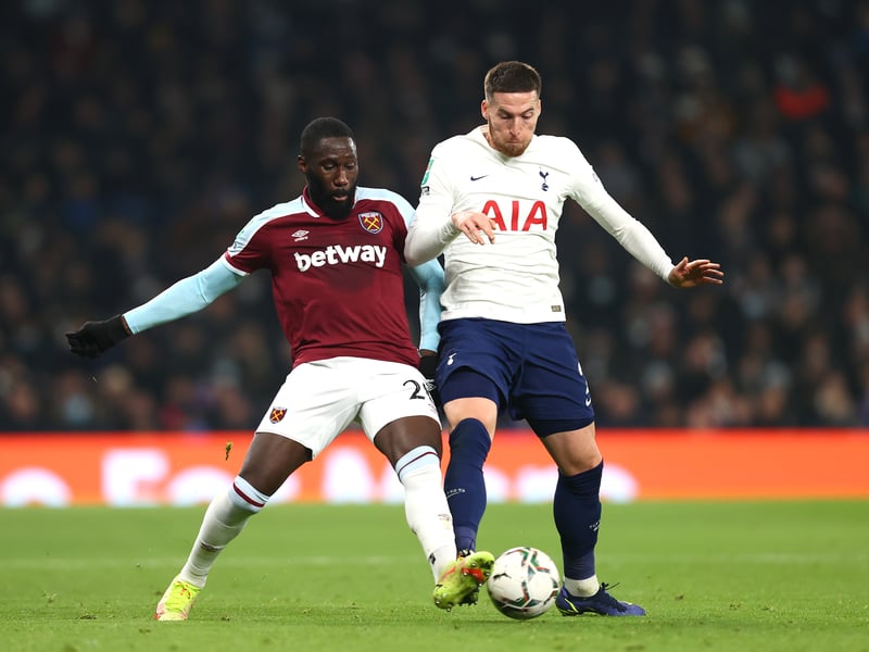 Fulham are weighing up a summer move for West Ham’s Arthur Masuaku (Daily Mail)