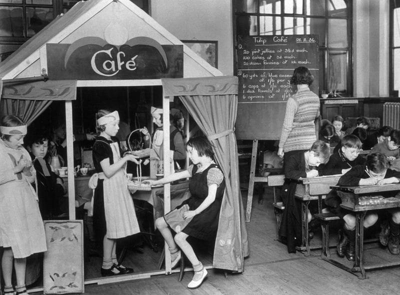 Schoolchildren in Manchester in their home-made cafe, during a maths lesson.  (Photo by Hulton Archive/Getty Images)