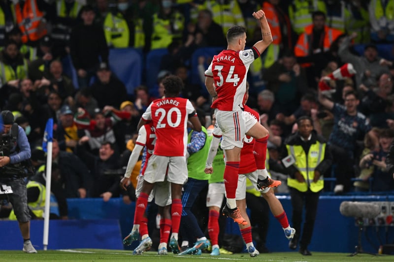 English forward Nketiah celebrates his team mates