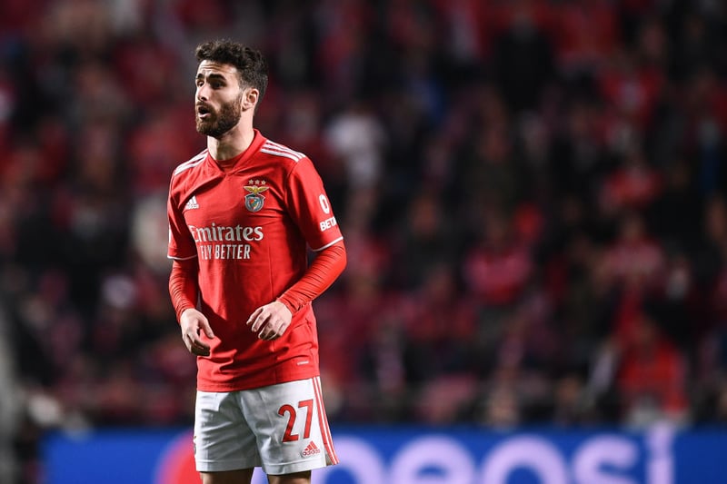 Wolves ‘may soon’ submit an offer for Benfica winger Rafa Silva ahead of a potential move to the Premier League for the Portugal international. (A Bola)