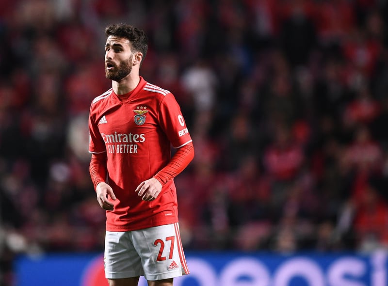 Wolves ‘may soon’ submit an offer for Benfica winger Rafa Silva ahead of a potential move to the Premier League for the Portugal international. (A Bola)