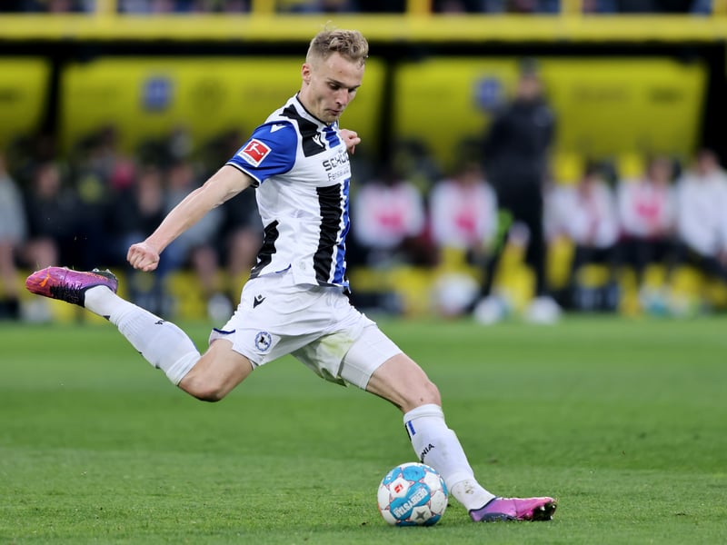 Chelsea have asked to be kept informed about in-demand German defender Amos Pieper as they prepare for life without Antonio Rudiger (Mirror)