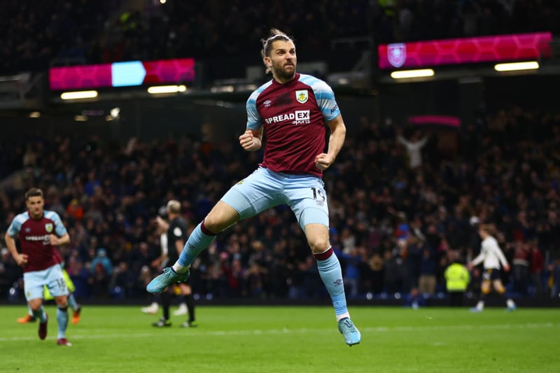 Burnley striker Jay Rodriguez has signed a new two-year deal with the club, extending his stay at Turf Moor until 2024. (The Athletic)