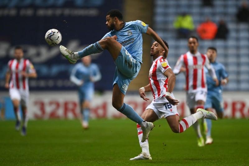 Sheffield United are considering a move for Chelsea defender Jake Clarke-Salter - but face competition from Championship rivals Coventry City (Football Insider)