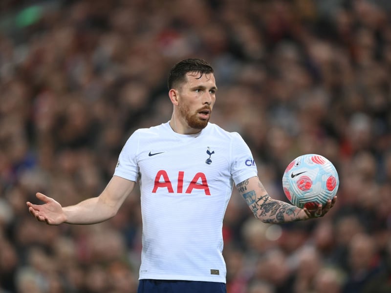 Newcastle United could look to strike an ‘oven-ready’ deal for Tottenham midfielder Pierre-Emile Hojbjerg this summer, with the player valued at around £30m by Spurs. (The Express)