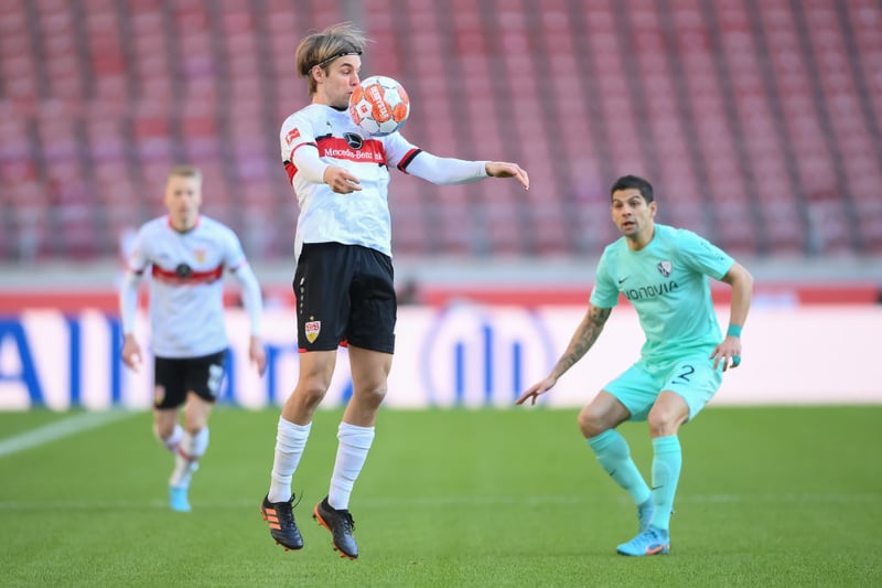 Erik ten Hag wants to make Stuttgart star Borna Sosa his first Manchester United signing, as he aims to beat Chelsea to  the £25m-rated left-back. (Kicker)