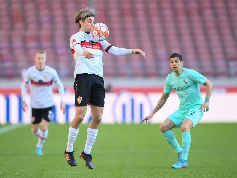 Erik ten Hag wants to make Stuttgart star Borna Sosa his first Manchester United signing, as he aims to beat Chelsea to the £25m-rated left-back. (Kicker)