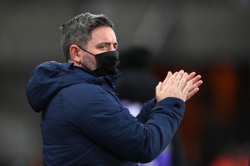 Former Sunderland boss Lee Johnson has applied for the Hibernian job and is now a leading contender to take control of the Scottish outfit. (The Scotsman)