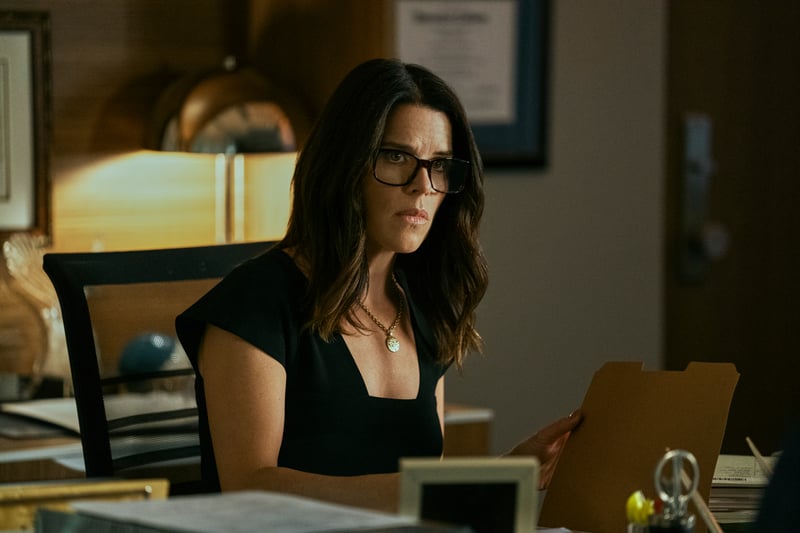 Canadian actress Neve Campbell who is best known for her role as Sidney Prescott in 1996 movie Scream and its sequels has roots in Glasgow. Neve's father Gerry Campbell immigrated to Canada from his native Glasgow. 