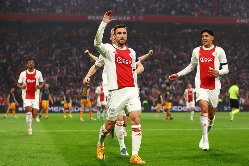 Leeds United are reportedly eyeing a move for Ajax defender Nicolas Tagliafico, but the player would need convincing to join the club. The Argentina international is entering the final 12 months of his contract in Amsterdam. (SoccerNews)