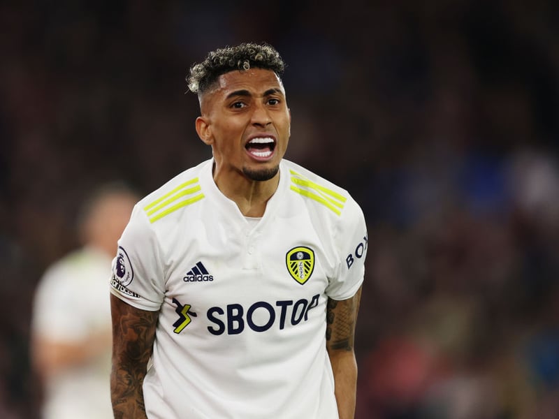Leeds United could look to sell Raphinha for just £21.3m this summer - a fee that Barcelona ‘would welcome’. (Mundo Deportivo)