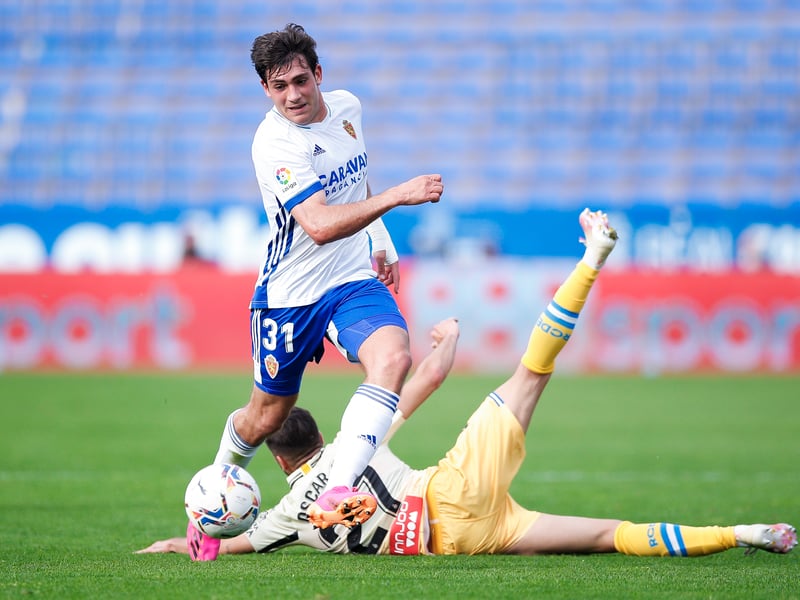 Leeds United are reportedly interested in signing Real Zaragoza striker Ivan Azon this summer. The 19-year-old has six goals in the second tier of Spanish football this season. (Heraldo)