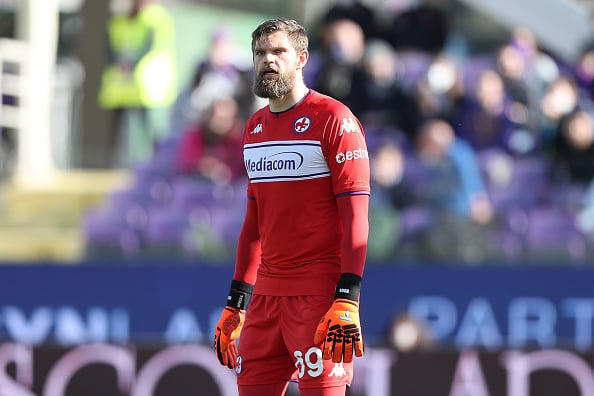 Southampton and Bournemouth are both thought to be targeting Fiorentina goalkeeper, Bartlomiej Dragowski. The 24-year-old has played second fiddle to Pietro Terracciano this season. (talkSPORT)