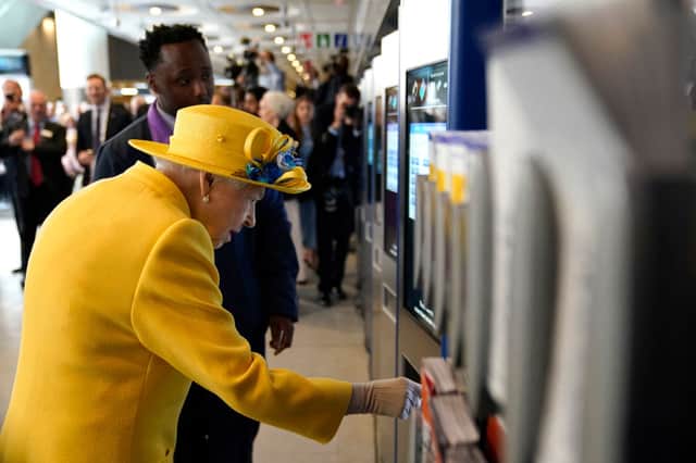 The Queen using an Oyster card at the Elizabeth line launch. Credit: ANDREW MATTHEWS/POOL/AFP via Getty Images)