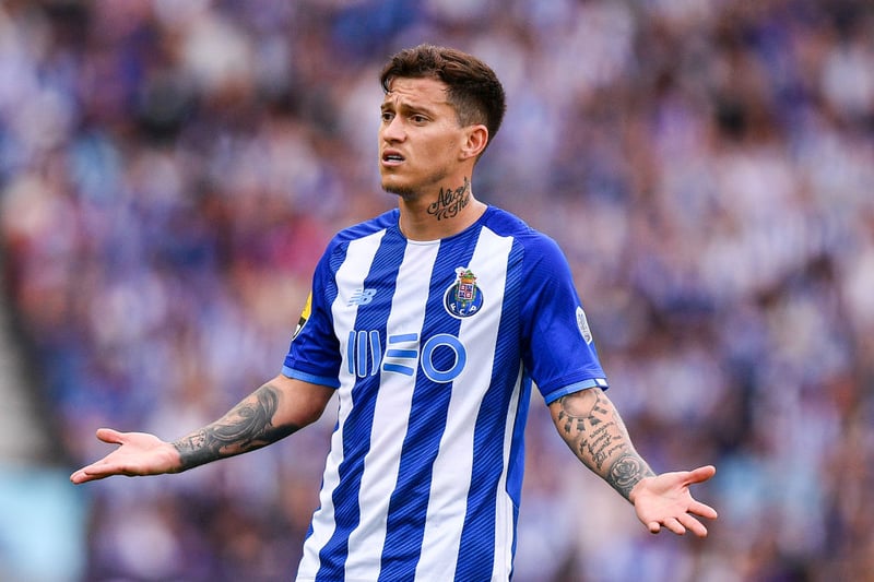 Liverpool, Manchester United and Newcastle United are all showing interest in FC Porto’s Otavio. The midfielder could cost around £50.9m. (A Bola)