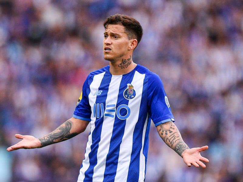 Liverpool, Manchester United and Newcastle United are all showing interest in FC Porto’s Otavio. The midfielder could cost around £50.9m. (A Bola)