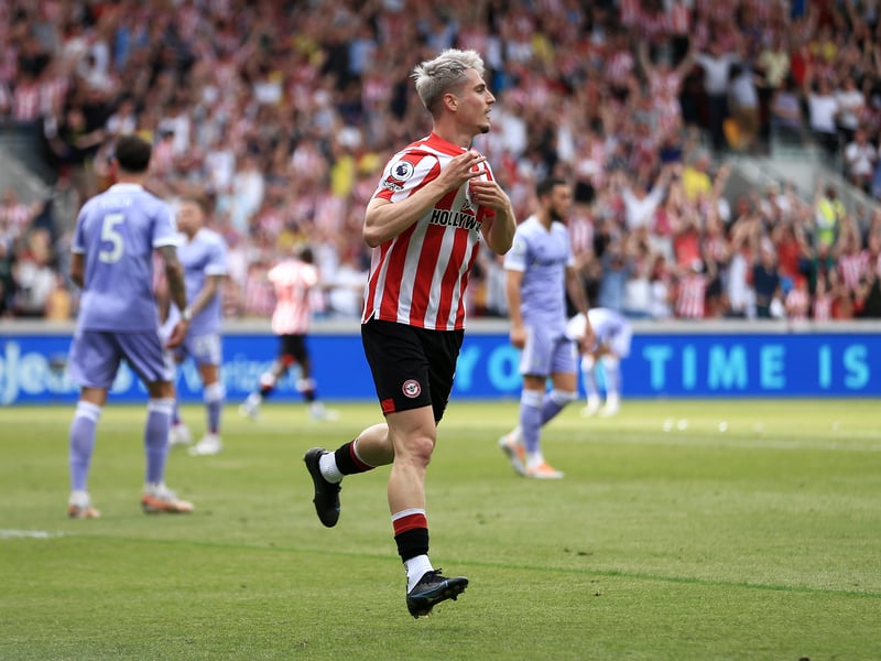 Brentford equalise and Sergi Canos celebrates as he sets nerves on edge in the away end and sends Leeds fans looking back towards their phones