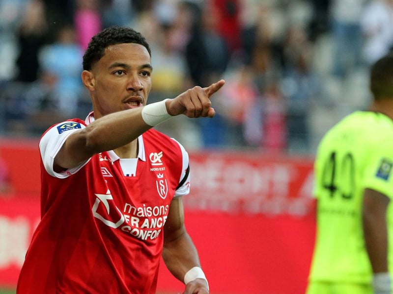 Newcastle United are still ‘fully on the case’ to sign French striker Hugo Ekitike this summer, but face competition in the form of PSG. (Foot Mercato)