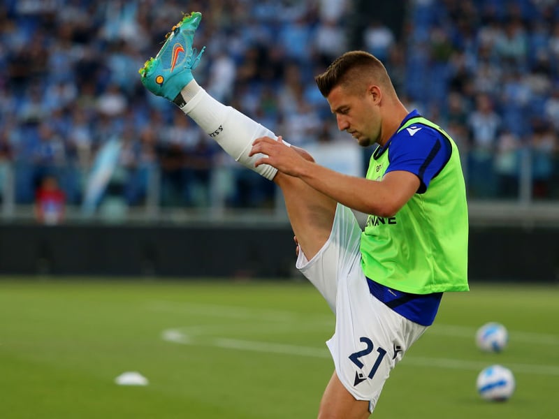 Manchester United have tabled a bid of £47m for Lazio midfielder Sergej Milinkovic-Savic. (La Reppublica)