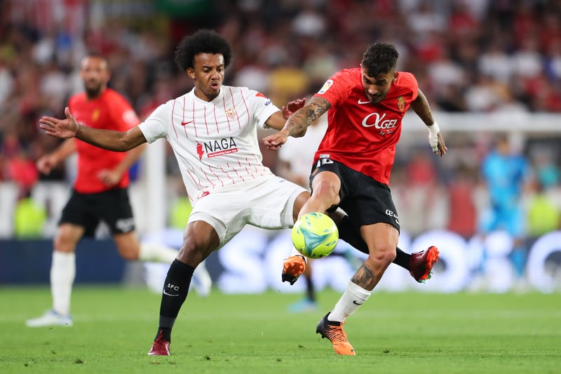 Barcelona will make a final attempt to sign Sevilla defender Jules Kounde, despite acknowledging they are unable to match Chelsea’s £55m bid (Fichajes)