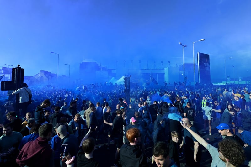 In an attempt to unsettle their side’s opponents in the buildup to a crucial relegation clash, the Toffees’ faithful found the Liverpool hotel in which Brentford were staying and waited until the early hours of the morning to let off a number of fireworks. Only problem was, the whole thing lasted about 10 minutes and Everton would still go on to lose 3-2. Well done, folks.