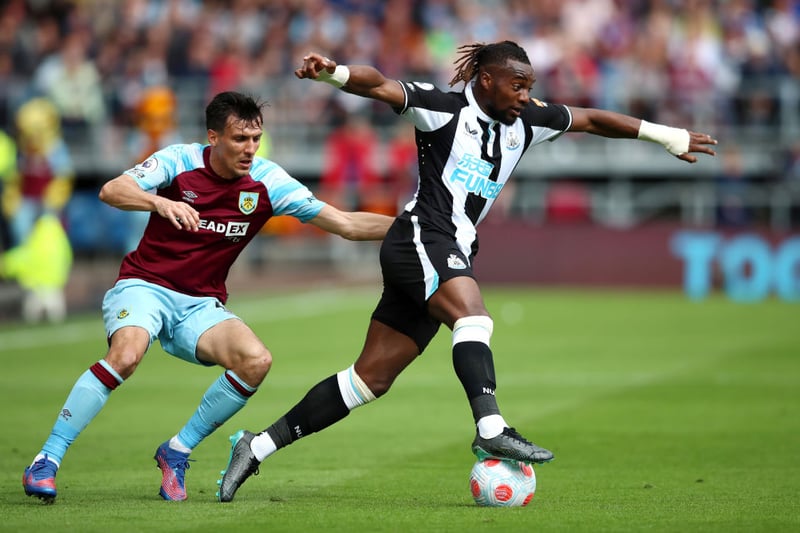 Allan Saint-Maximin looks set to remain at Newcastle United next season, but the winger is likely to want parity with the club’s top earners. The Toon Army are confident that the Frenchman will stay put on Tyneside. (Daily Mail)