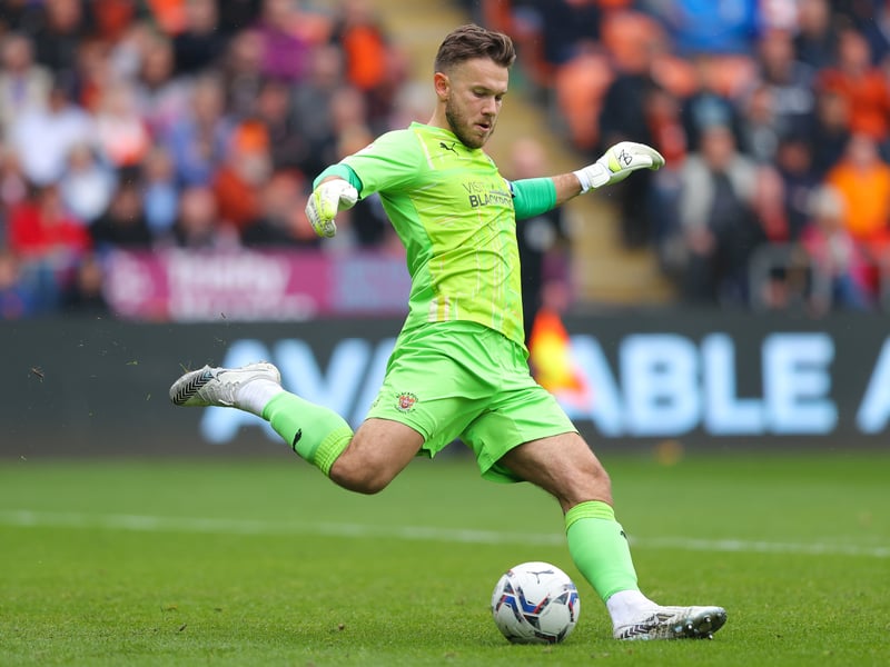 Blackpool captain Chris Maxwell has seen a move to the Premier League with Everton stall with the back-up goalkeeper situation at Goodison Park currently uncertain (Lancashire Live)