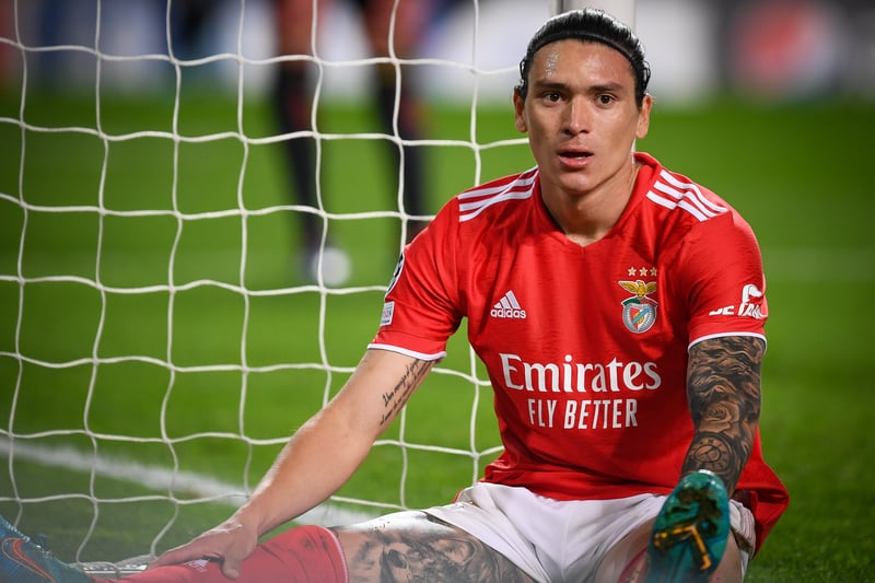Newcastle United are reportedly preparing a bid of almost €100 million to sign Benfica forward Darwin Nunez this summer. Arsenal, Liverpool, Manchester United and Real Madrid have also expressed interest in the 22-year-old. (Rodrigo Romano)