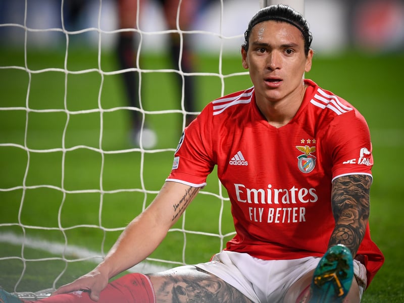 Newcastle United are reportedly preparing a bid of almost €100 million to sign Benfica forward Darwin Nunez this summer. Arsenal, Liverpool, Manchester United and Real Madrid have also expressed interest in the 22-year-old. (Rodrigo Romano)