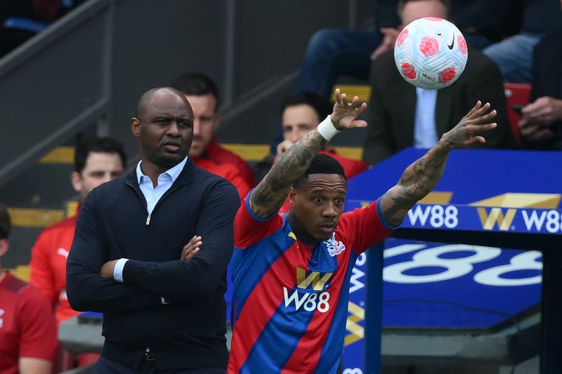Crystal Palace’s French manager Patrick Vieira (L) looks on as Crystal Palace’s English defender Nathaniel Clyne takes a throw-in