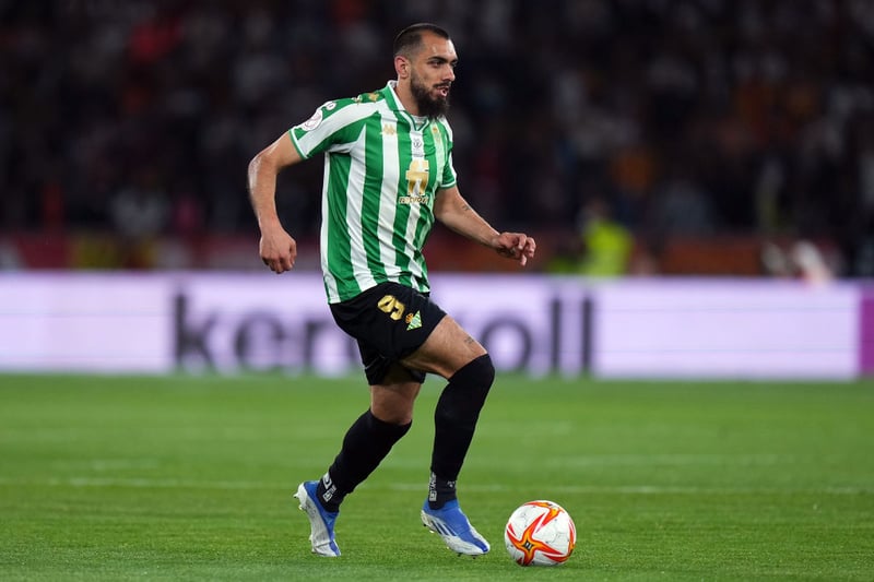 Newcastle United have reportedly tabled an offer worth £34m for Spanish striker Borja Iglesias, who could leave Real Betis in the summer. (Fichajes)