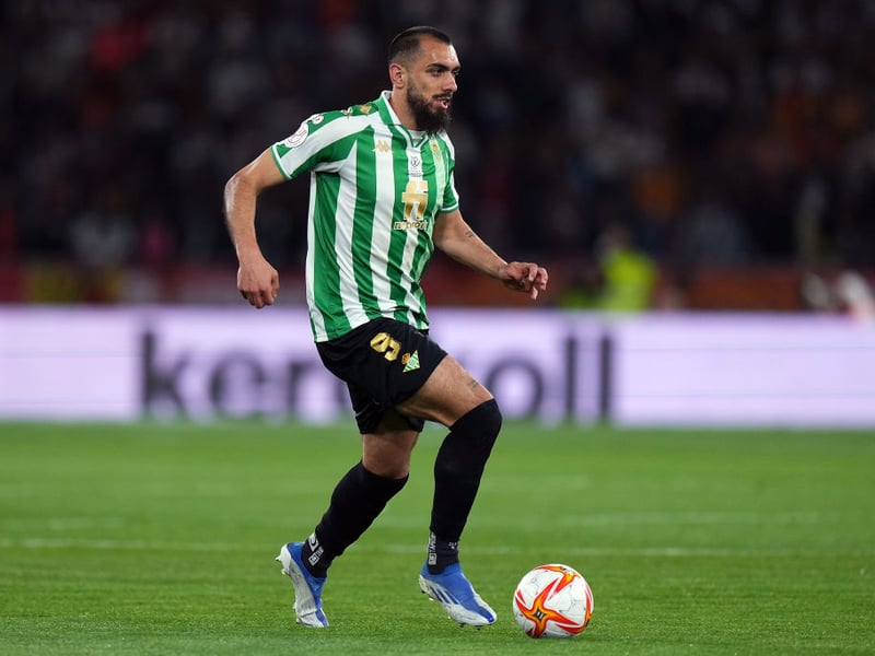 Newcastle United have reportedly tabled an offer worth £34m for Spanish striker Borja Iglesias, who could leave Real Betis in the summer. (Fichajes)