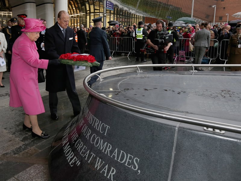  Queen Elizabeth II and Prince Philip, Duke of Edinburgh lay a wreath on the Pals War Memorial (Photo by Christopher Furlong/Getty Images)