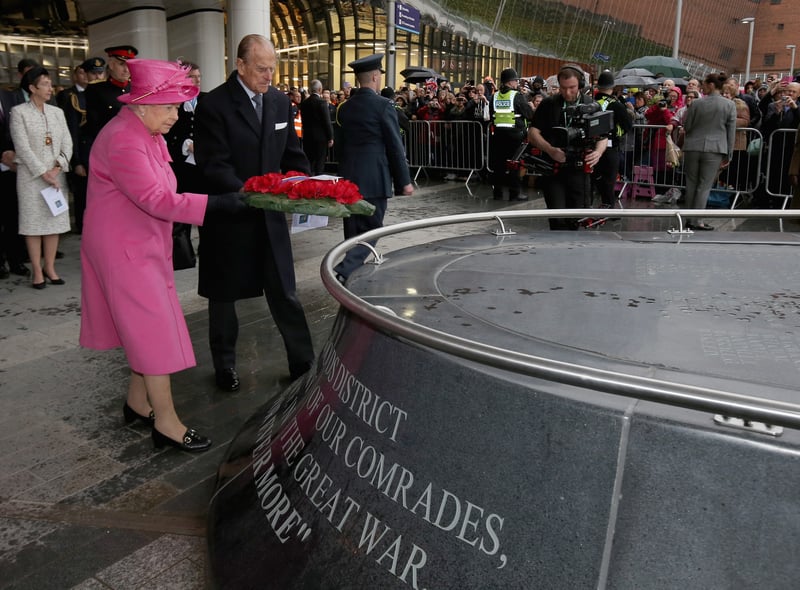  Queen Elizabeth II and Prince Philip, Duke of Edinburgh lay a wreath on the Pals War Memorial (Photo by Christopher Furlong/Getty Images)
