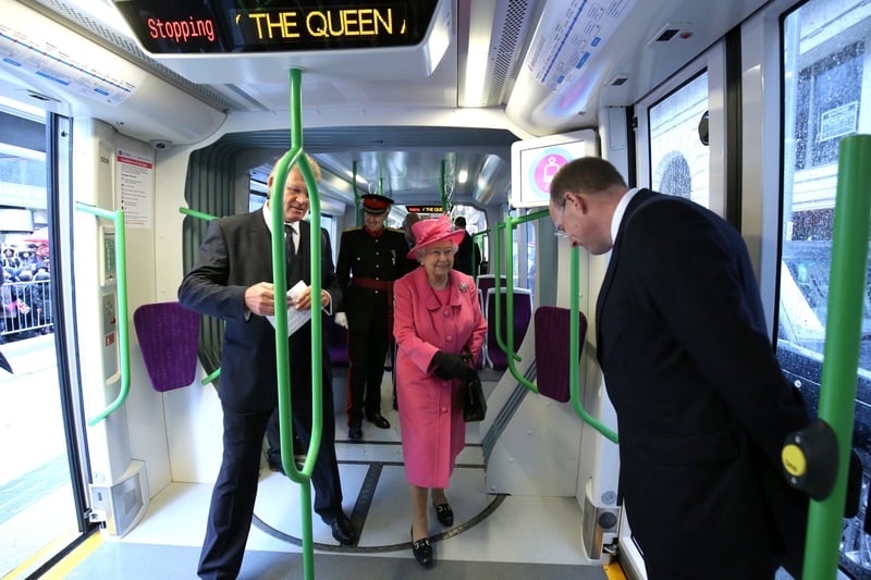  Queen Elizabeth II is given a tour of a tram on the Metroline Tramline Extension (Photo by Chris Radburn - WPA Pool/Getty Images)