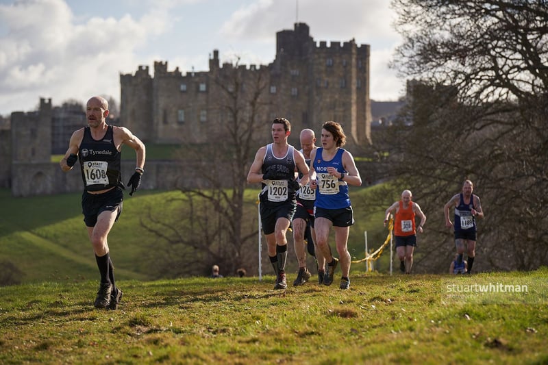 Mud - 3, Scenery - 5, Hills - 4, Difficulty - 4.
It’s no surprise to see the course in the shadow of Alnwick Castle scoring full marks for scenery. Participants call it “cracking”, “traditional” and “the best backdrop to any cross country course”.