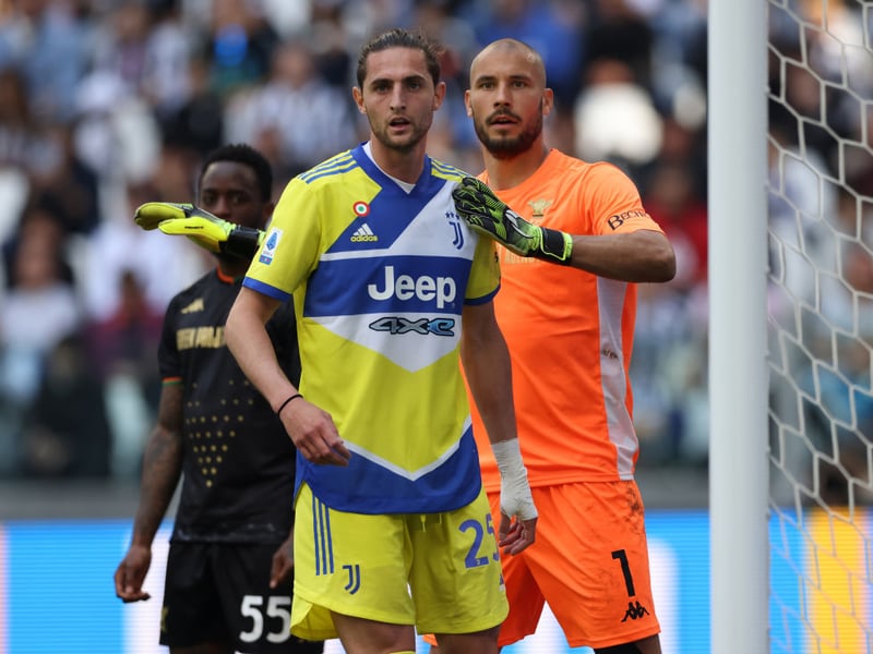Newcastle United and Chelsea in pole position to sign Adrien Rabiot from Juventus this summer. The player could be sold for as little as £12.8m. (Corriere dello Sport)